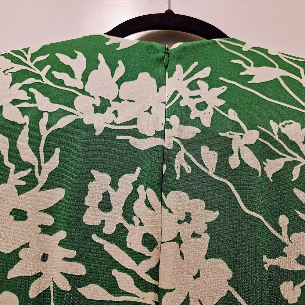 Green Floral Fit & Flare Dress Ruched V Neck Maggie London Size 2 - Picture 7 of 7